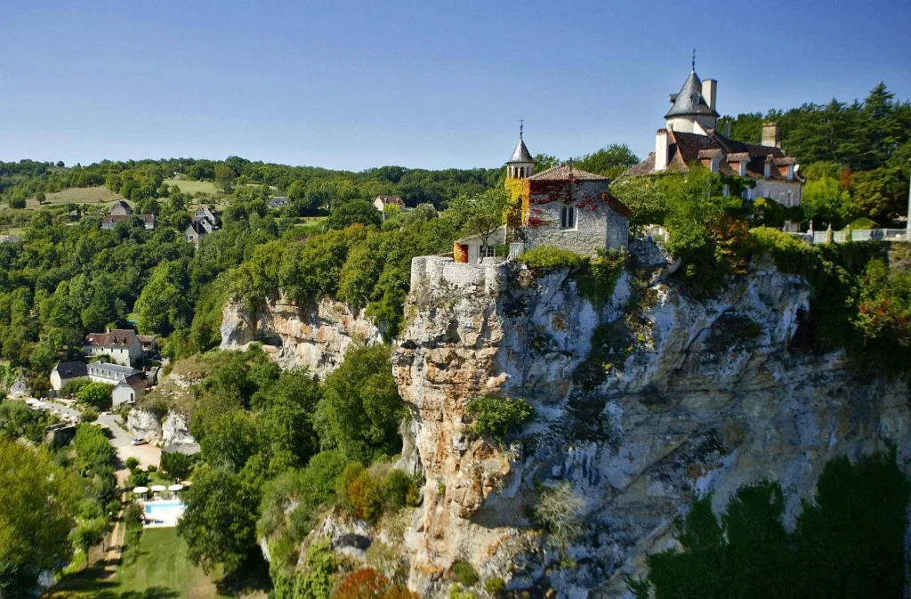 Where History Lives: 6 Hotels Built to Last Centuries 94022707