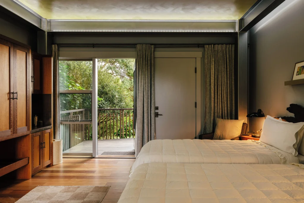 The Ultimate Guide to Treehouse & Elevated Cabin Stays Around the World b0aca0ba