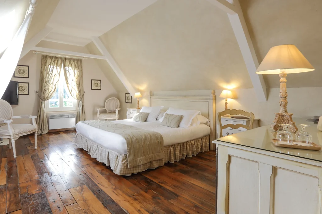 Where History Lives: 6 Hotels Built to Last Centuries f0f0ce5d