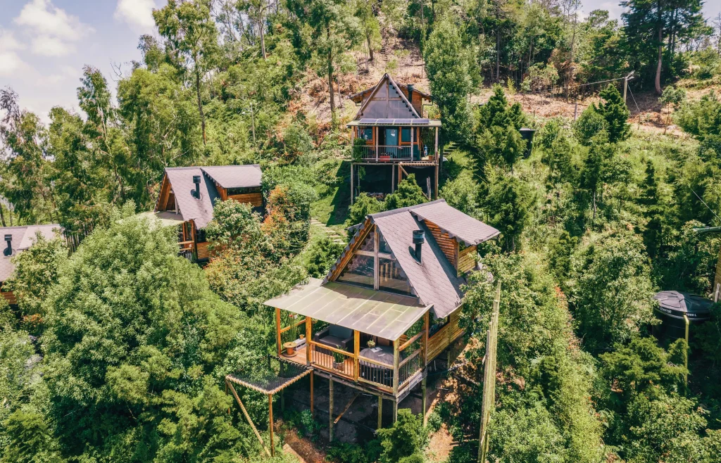 The Ultimate Guide to Treehouse & Elevated Cabin Stays Around the World f6069e1e