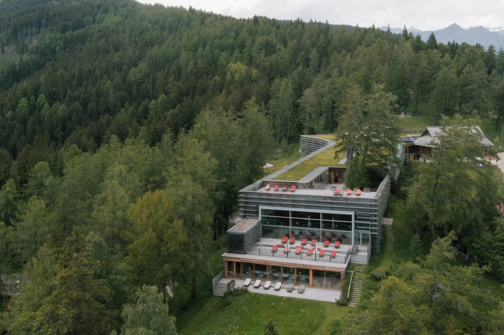 Untreated larch wood facade of Vigilius Mountain Resort, horizontal structure designed by architect Matteo Thun