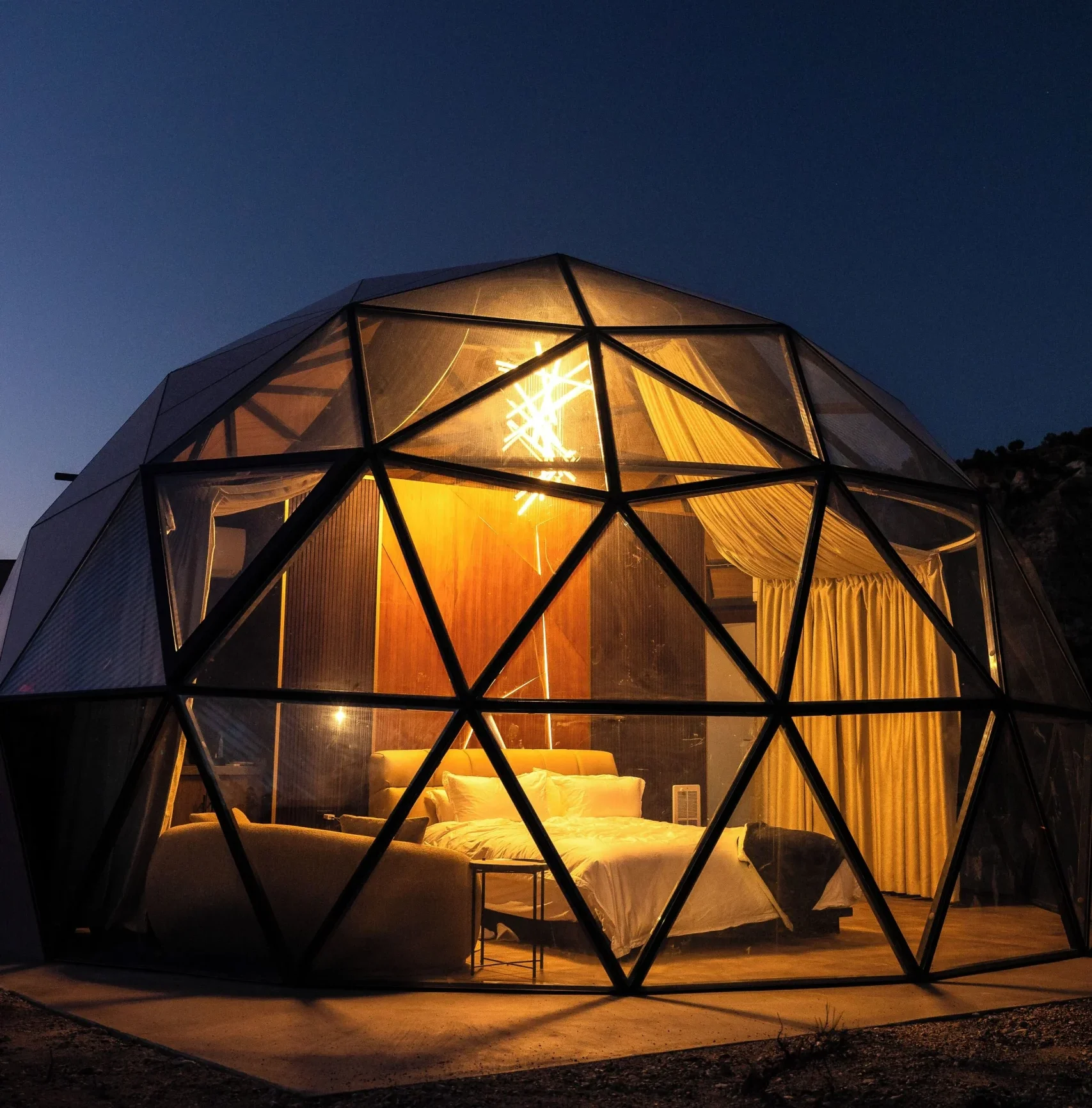 Sky domes and stargazing bubbles at two of America's most dramatic landscapes. Architecture that disappears into the night.